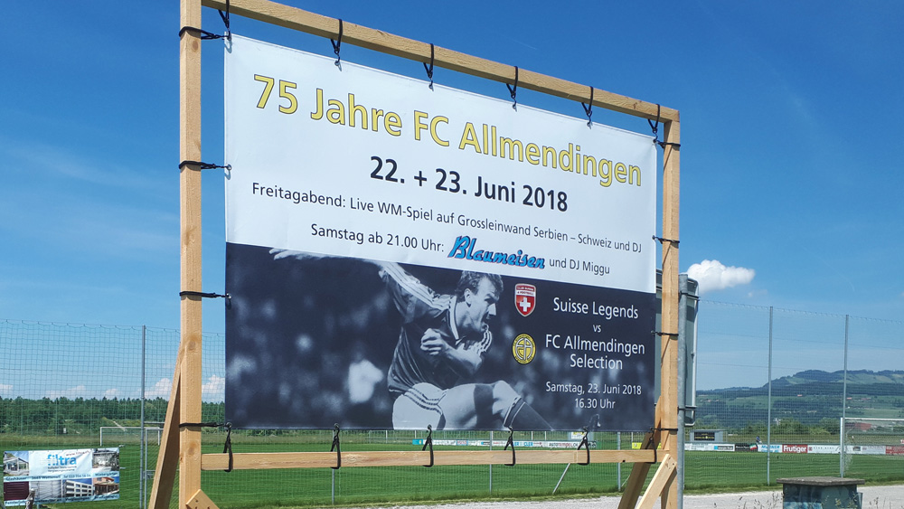 Digitaldruck 4-farbig mit Montage an bestehendes Holzgerüst