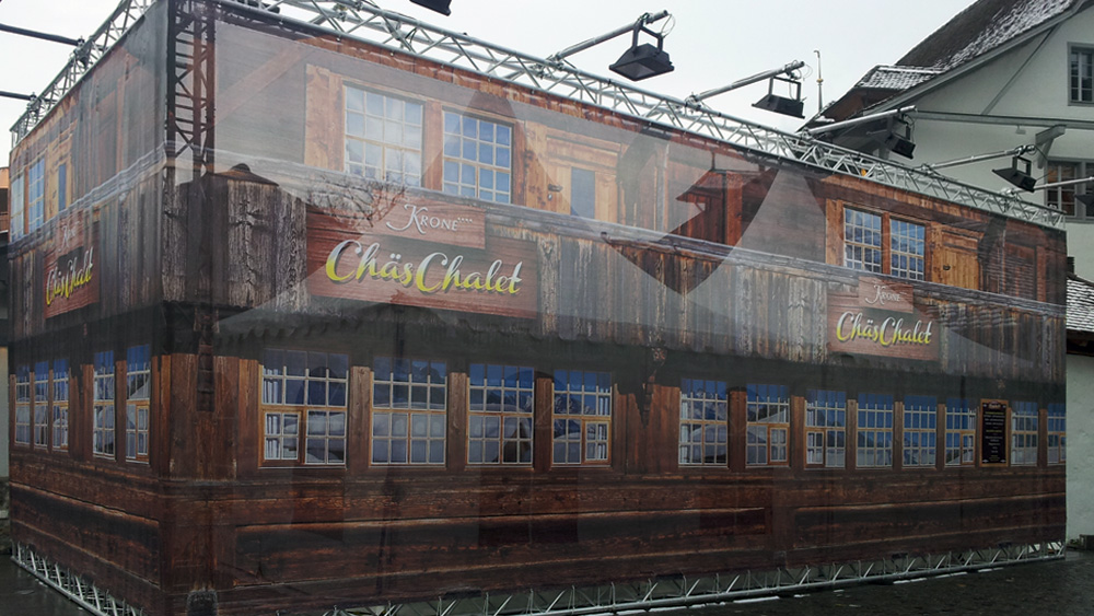 Digitaldruck 4-farbig auf Netzplane mit Montage an Gerüst