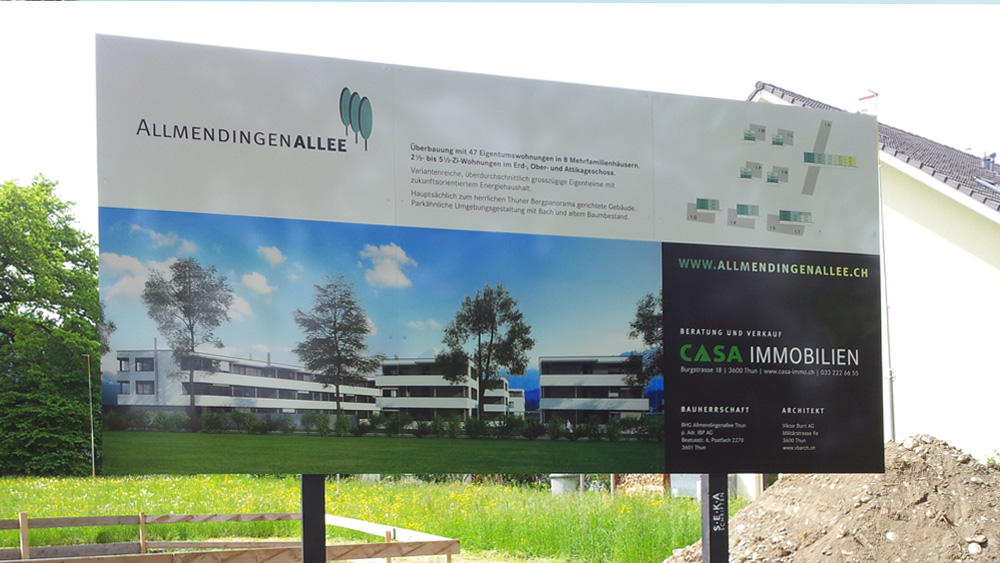 Material Aludibond sowie Holzrahmen in Betonfundament montiert