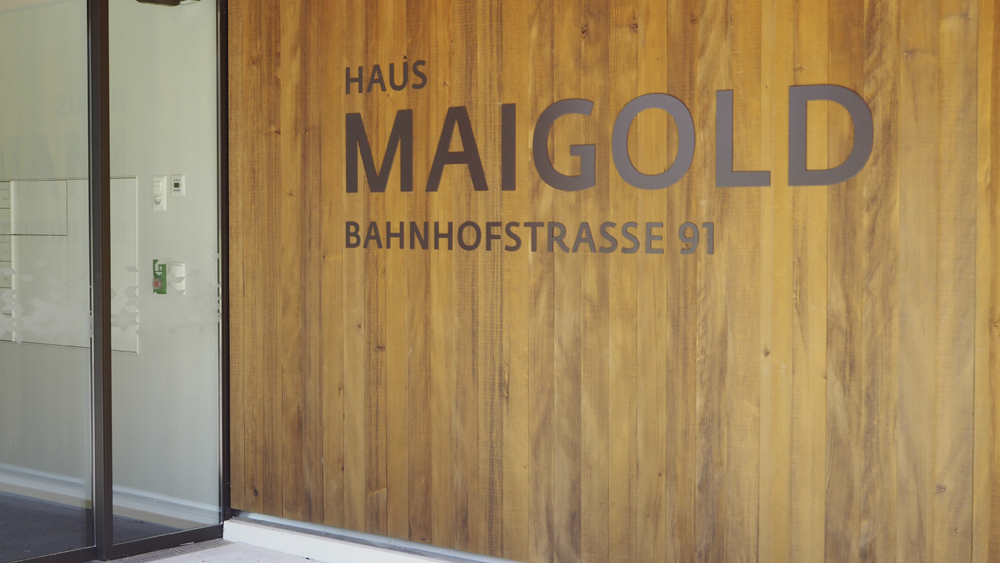 Einzelbuchstaben aus Aluminium gefrässt und lackiert