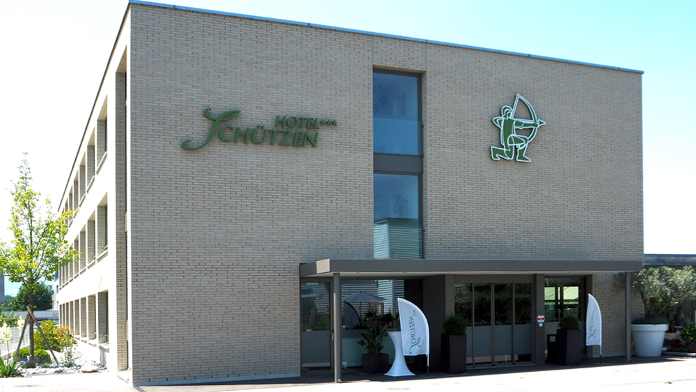 Ausführung in Aluminium mit indirekter Ausleuchtung