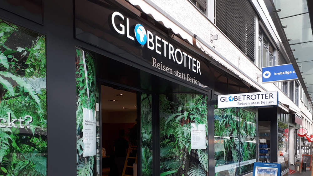 Einzelbuchstaben auf Grundkonstruktion montiert