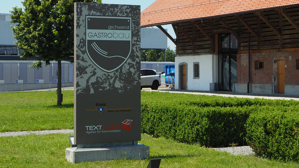 Ausführung mit Stahlrahmen und Aufschrift einzeln geschnitten