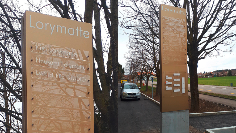 Aluminium eloxiert mit aufgesetzten Acrylglas Werbeschilder