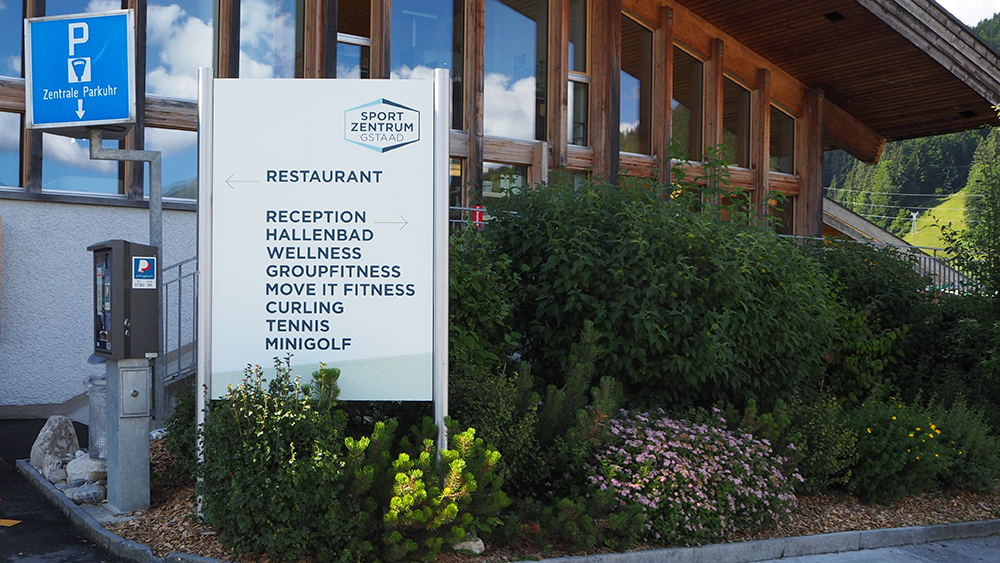 Bestehende Grundkonstruktion, Werbetafel neu beschriften mit Digitaldruck 4-farbig