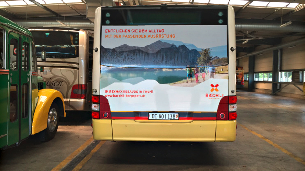 Digitaldruck auf weiss und Windowsfolie im Fensterbereich