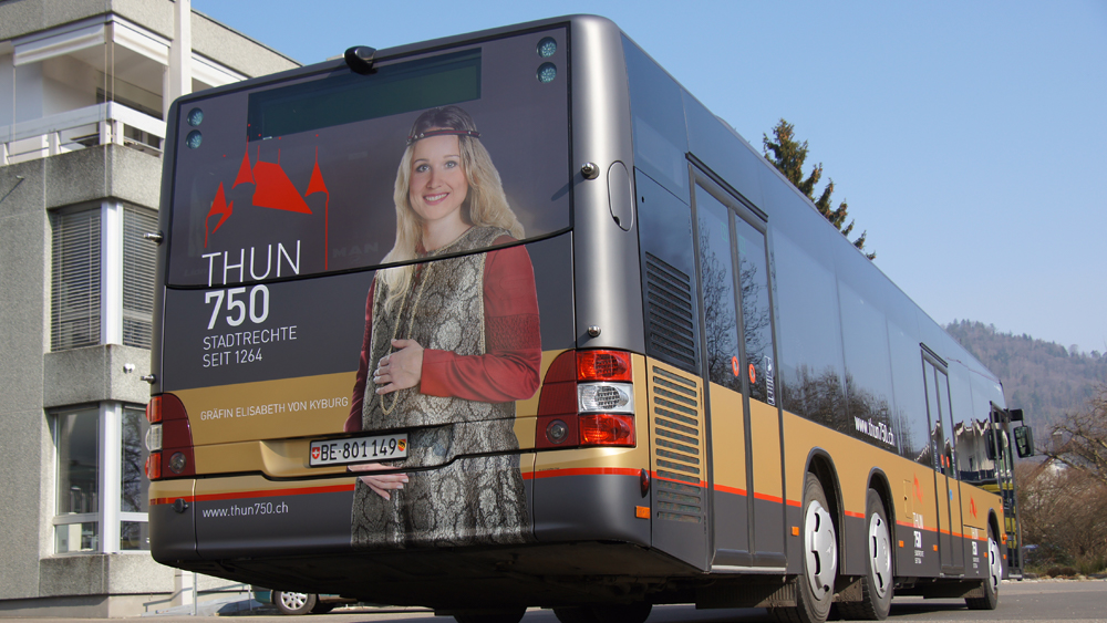 Mit diversen Folien beklebt