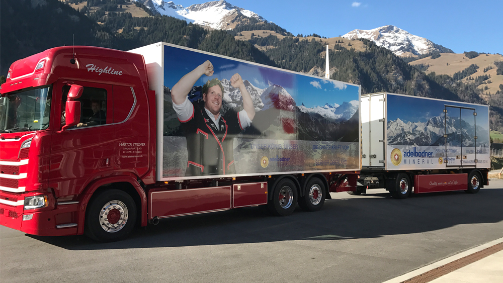 Auflieger und Anhänger vollflächig mit Digitaldruck verpackt