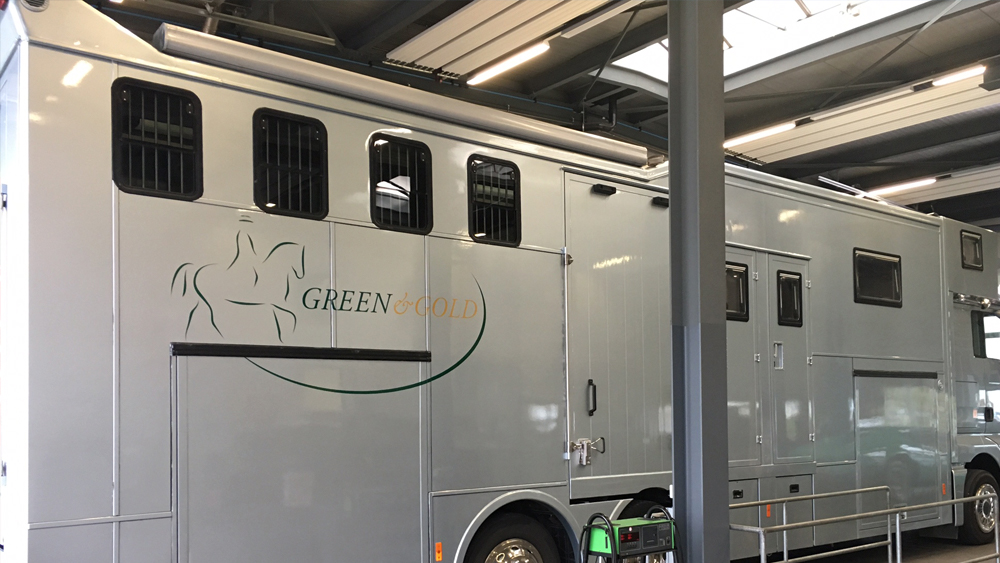 In Einzelbuchstaben 2-farbig