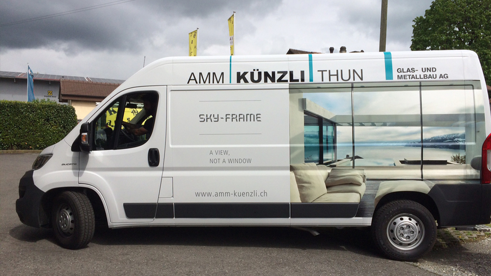 Mit grossflächigem Digitaldruck belegt