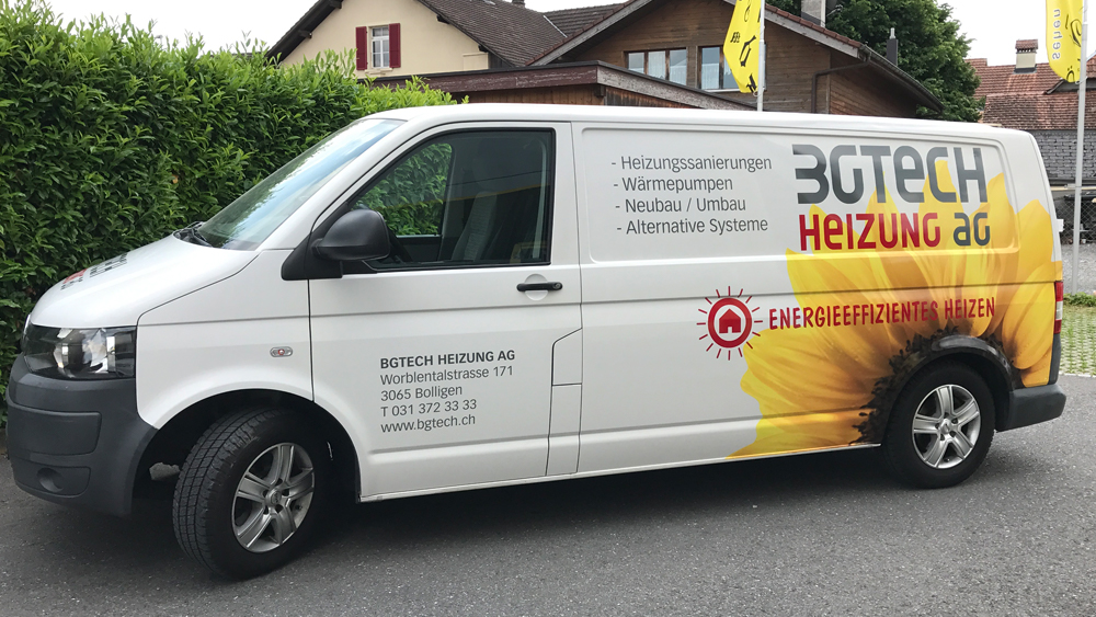 In Einzelbuchstaben und Digitaldruck in Form freigestellt