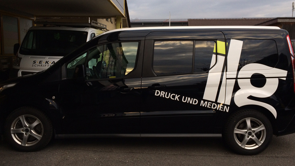 In Einzelbuchstaben geschnitten