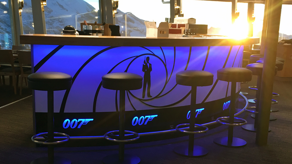 Sujet aus Aluminium gefräst und lackiert