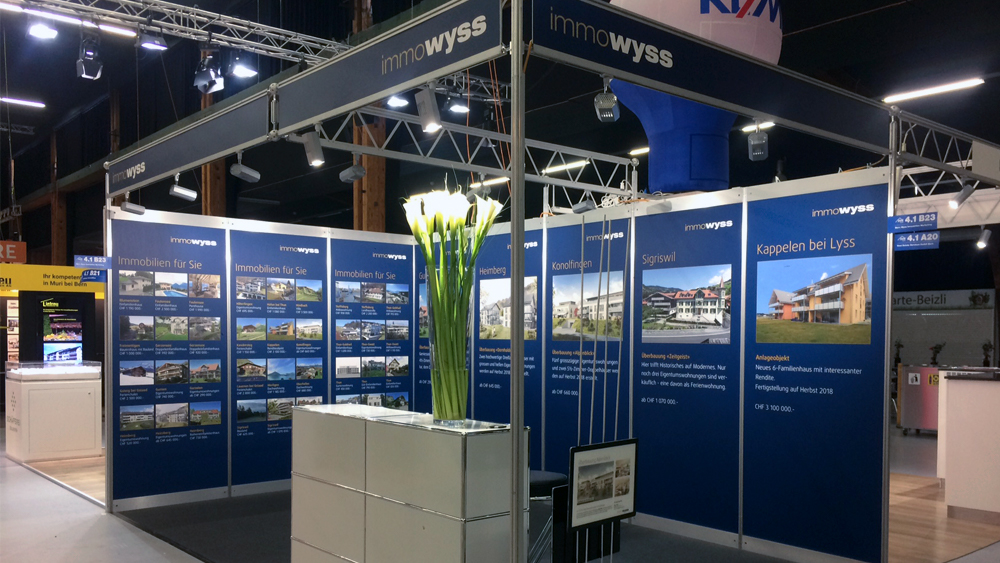 Grundmaterial Forex mit Digitaldruck 4-farbig belegt und an Messerückwand verklebt