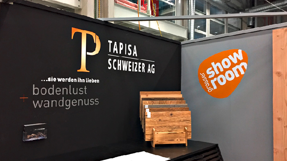 Folienschnitt und Kleber direkt auf bestehende Rückwände geklebt