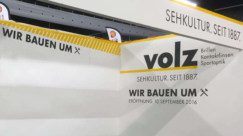 Einzelbuchstaben direkt auf Rückwände appliziert